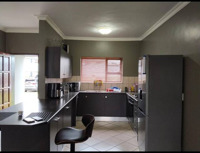 2 BEDROOM TOWNHOUSE FOR SALE IN PENINA PARK EXT 2